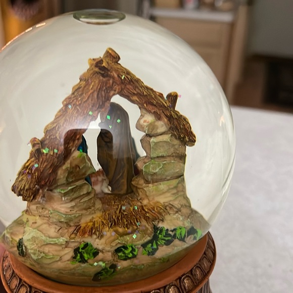 San Francisco Music Box Co. Spinning Romeo & Juliet “A TIME FOR US" - Picture 8 of 13